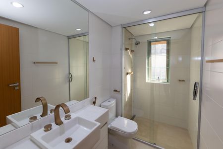 Apartamento à venda com 341m², 4 quartos e 5 vagas Apartamento à venda com 341m², 4 quartos e 5 vagasBanheiro da Suíte 3