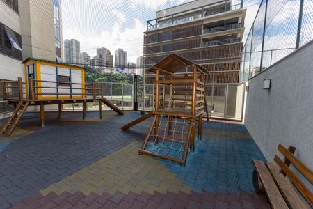 Apartamento à venda com 341m², 4 quartos e 5 vagas Apartamento à venda com 341m², 4 quartos e 5 vagasÁrea comum - Playground