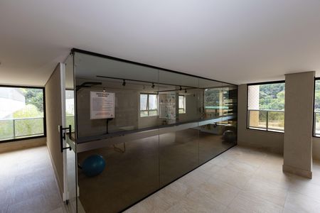 Apartamento à venda com 341m², 4 quartos e 5 vagas Apartamento à venda com 341m², 4 quartos e 5 vagasÁrea comum - Pilates