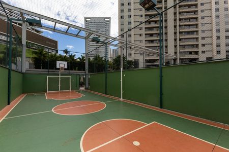 Apartamento à venda com 341m², 4 quartos e 5 vagas Apartamento à venda com 341m², 4 quartos e 5 vagasÁrea comum - Quadra Poliesportiva