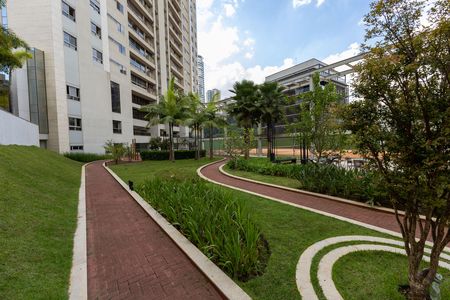 Apartamento à venda com 341m², 4 quartos e 5 vagas Apartamento à venda com 341m², 4 quartos e 5 vagasÁrea comum - Pista de Cooper