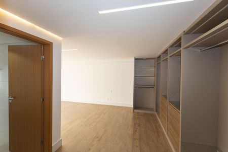 Apartamento à venda com 341m², 4 quartos e 5 vagas Apartamento à venda com 341m², 4 quartos e 5 vagasSuíte 4