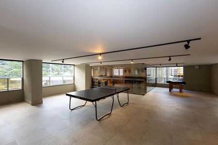 Apartamento à venda com 341m², 4 quartos e 5 vagas Apartamento à venda com 341m², 4 quartos e 5 vagasÁrea comum - Sala de Jogos