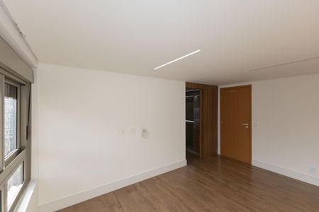 Apartamento à venda com 341m², 4 quartos e 5 vagas Apartamento à venda com 341m², 4 quartos e 5 vagasSuíte 2