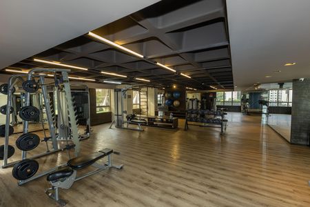 Apartamento à venda com 341m², 4 quartos e 5 vagas Apartamento à venda com 341m², 4 quartos e 5 vagasÁrea comum - Academia