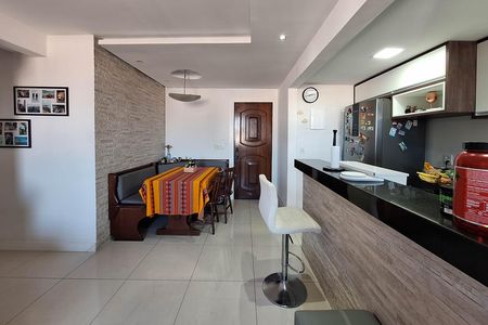 Sala de apartamento para alugar com 2 quartos, 71m² em Santa Rosa, Niterói