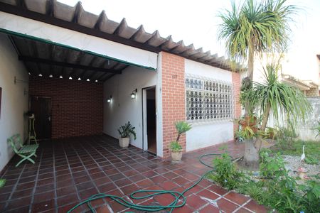 Casa de condomínio para alugar com 130m², 4 quartos e 1 vagaFrente