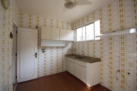 Casa de condomínio para alugar com 130m², 4 quartos e 1 vagaCozinha