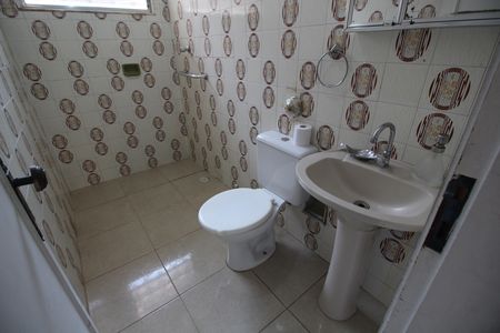 Casa de condomínio para alugar com 130m², 4 quartos e 1 vagaBanheiro Social