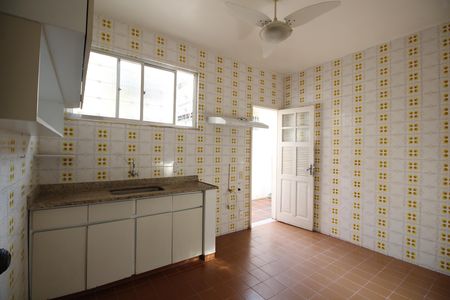 Casa de condomínio para alugar com 130m², 4 quartos e 1 vagaCozinha