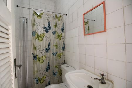 Casa de condomínio para alugar com 130m², 4 quartos e 1 vagaBanheiro de Serviço