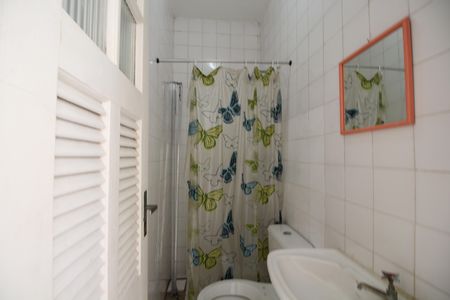 Casa de condomínio para alugar com 130m², 4 quartos e 1 vagaBanheiro de Serviço