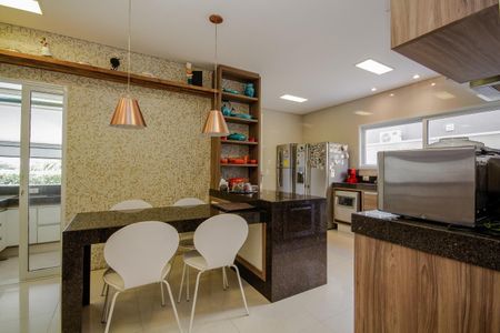 Casa de condomínio à venda com 439m², 4 quartos e 2 vagas Casa de condomínio à venda com 439m², 4 quartos e 2 vagasCozinha