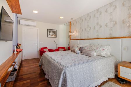 Casa de condomínio à venda com 439m², 4 quartos e 2 vagas Casa de condomínio à venda com 439m², 4 quartos e 2 vagasQuarto