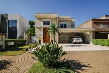 Casa de condomínio à venda com 439m², 4 quartos e 2 vagas Casa de condomínio à venda com 439m², 4 quartos e 2 vagasFachada