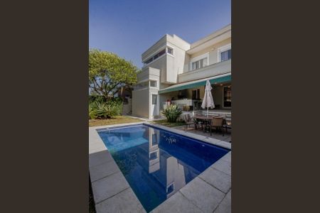 Casa de condomínio à venda com 439m², 4 quartos e 2 vagas Casa de condomínio à venda com 439m², 4 quartos e 2 vagasÁrea externa