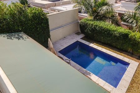 Casa de condomínio à venda com 439m², 4 quartos e 2 vagas Casa de condomínio à venda com 439m², 4 quartos e 2 vagasÁrea externa