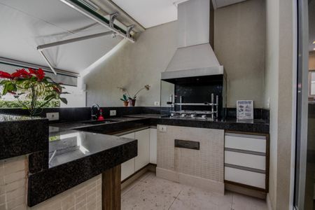 Casa de condomínio à venda com 439m², 4 quartos e 2 vagas Casa de condomínio à venda com 439m², 4 quartos e 2 vagasÁrea externa