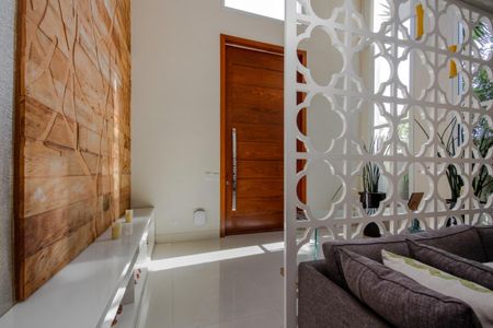 Casa de condomínio à venda com 439m², 4 quartos e 2 vagas Casa de condomínio à venda com 439m², 4 quartos e 2 vagasSala