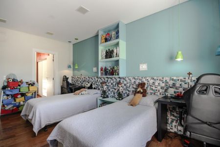 Casa de condomínio à venda com 439m², 4 quartos e 2 vagas Casa de condomínio à venda com 439m², 4 quartos e 2 vagasQuarto