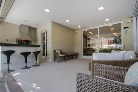 Casa de condomínio à venda com 439m², 4 quartos e 2 vagas Casa de condomínio à venda com 439m², 4 quartos e 2 vagasÁrea externa