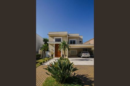 Casa de condomínio à venda com 439m², 4 quartos e 2 vagas Casa de condomínio à venda com 439m², 4 quartos e 2 vagasFachada