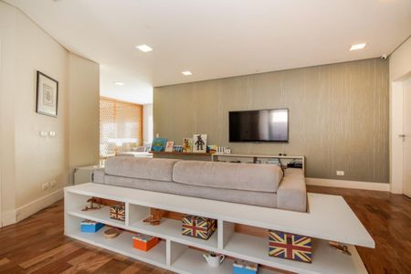 Casa de condomínio à venda com 439m², 4 quartos e 2 vagas Casa de condomínio à venda com 439m², 4 quartos e 2 vagasSala