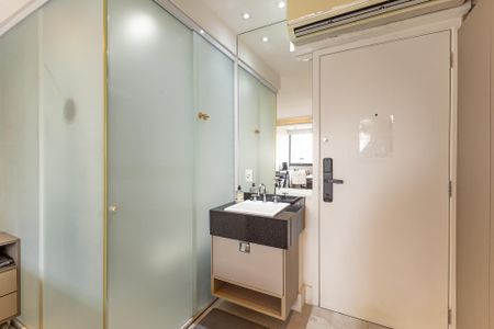 Banheiro de kitnet/studio à venda com 1 quarto, 28m² em Vila Olímpia, São Paulo