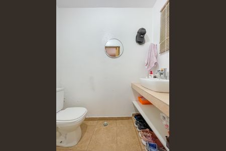 Casa à venda com 263m², 2 quartos e 4 vagas Casa à venda com 263m², 2 quartos e 4 vagasBanheiro de serviço