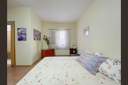 Casa à venda com 263m², 2 quartos e 4 vagas Casa à venda com 263m², 2 quartos e 4 vagasSuíte 1