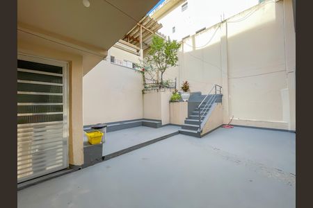 Casa à venda com 263m², 2 quartos e 4 vagas Casa à venda com 263m², 2 quartos e 4 vagasQuintal