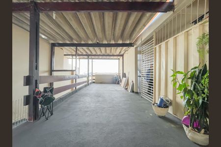 Casa à venda com 263m², 2 quartos e 4 vagas Casa à venda com 263m², 2 quartos e 4 vagasGaragem