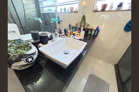 Casa à venda com 80m², 4 quartos e 2 vagasBanheiro 3