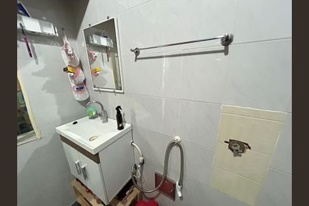 Casa à venda com 80m², 4 quartos e 2 vagasBanheiro da Suíte