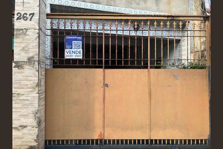 Casa à venda com 80m², 4 quartos e 2 vagasFachada + placa