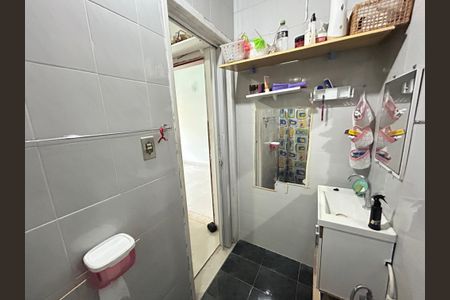 Casa à venda com 80m², 4 quartos e 2 vagasBanheiro da Suíte