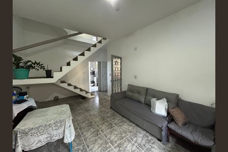 Casa à venda com 80m², 4 quartos e 2 vagasSala
