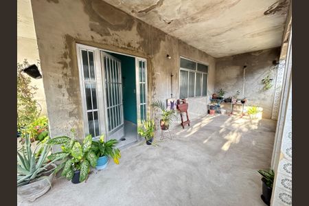 Casa à venda com 80m², 4 quartos e 2 vagasFachada
