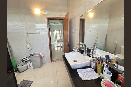 Casa à venda com 80m², 4 quartos e 2 vagasBanheiro 3