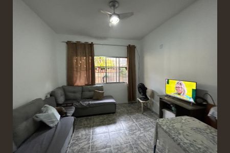Casa à venda com 80m², 4 quartos e 2 vagasSala