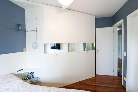 Apartamento à venda com 178m², 4 quartos e 4 vagas Apartamento à venda com 178m², 4 quartos e 4 vagasSuíte 2