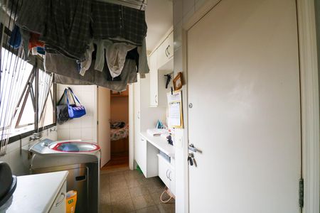 Apartamento à venda com 178m², 4 quartos e 4 vagas Apartamento à venda com 178m², 4 quartos e 4 vagasÁrea de Serviço