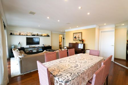 Apartamento à venda com 178m², 4 quartos e 4 vagas Apartamento à venda com 178m², 4 quartos e 4 vagasSala