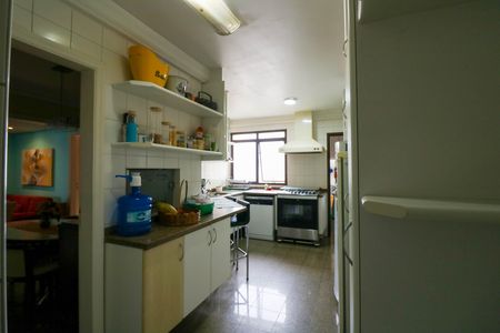 Apartamento à venda com 178m², 4 quartos e 4 vagas Apartamento à venda com 178m², 4 quartos e 4 vagasCozinha