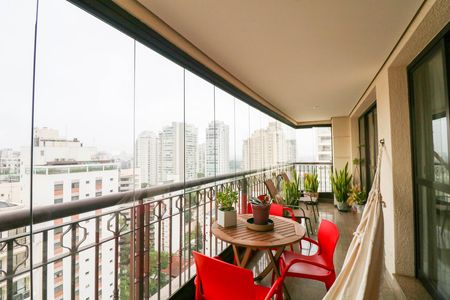 Apartamento à venda com 178m², 4 quartos e 4 vagas Apartamento à venda com 178m², 4 quartos e 4 vagasVaranda