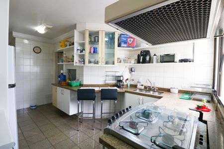 Apartamento à venda com 178m², 4 quartos e 4 vagas Apartamento à venda com 178m², 4 quartos e 4 vagasCozinha