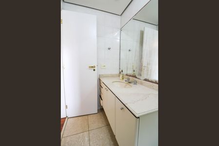 Apartamento à venda com 178m², 4 quartos e 4 vagas Apartamento à venda com 178m², 4 quartos e 4 vagasBanheiro da Suíte 2