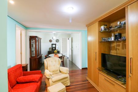 Apartamento à venda com 178m², 4 quartos e 4 vagas Apartamento à venda com 178m², 4 quartos e 4 vagasSala de TV / Copa