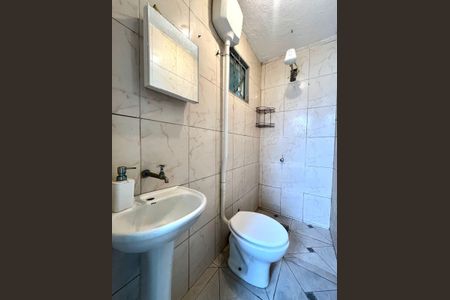 Casa para alugar com 38m², 1 quarto e 1 vaga Casa para alugar com 38m², 1 quarto e 1 vagaBanheiro