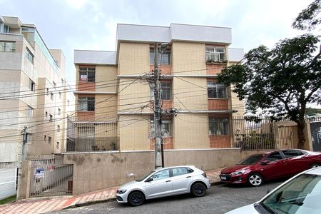 Apartamento à venda com 90m², 3 quartos e 1 vaga Apartamento à venda com 90m², 3 quartos e 1 vagaFachada